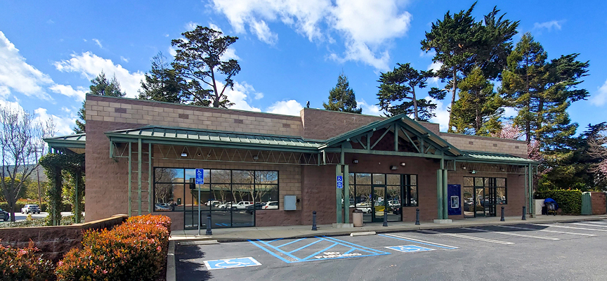 FOR LEASE | Freestanding Pad Building in Dual Grocery Anchored Center